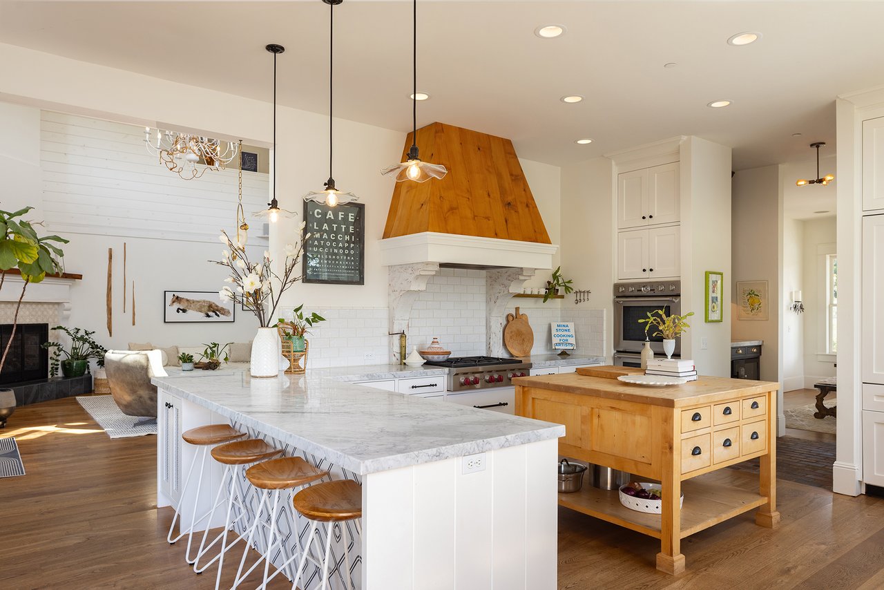 Honey Hill - 365 Race Horse Ln