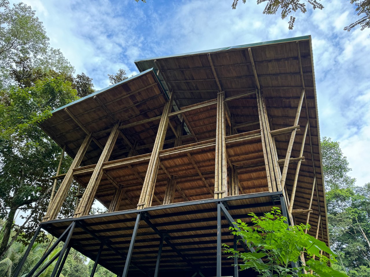 0.69 ACRES – Bamboo And Wooden Commercial Building On The Paved Coastal Highway Between Uvita And Ojochal!!!