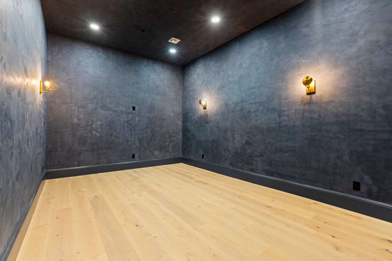 10809 North 82nd Place