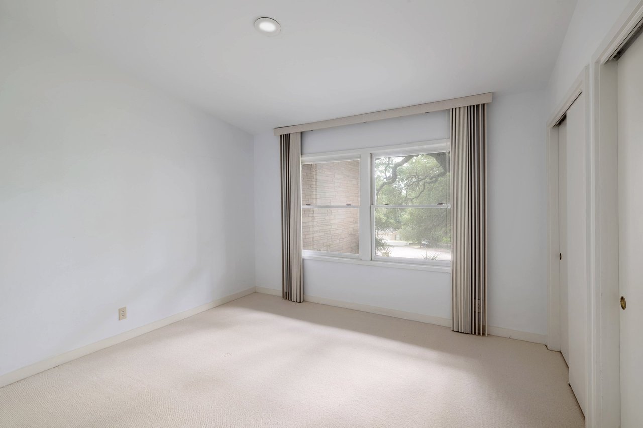 3304 Cherry Tree Circle