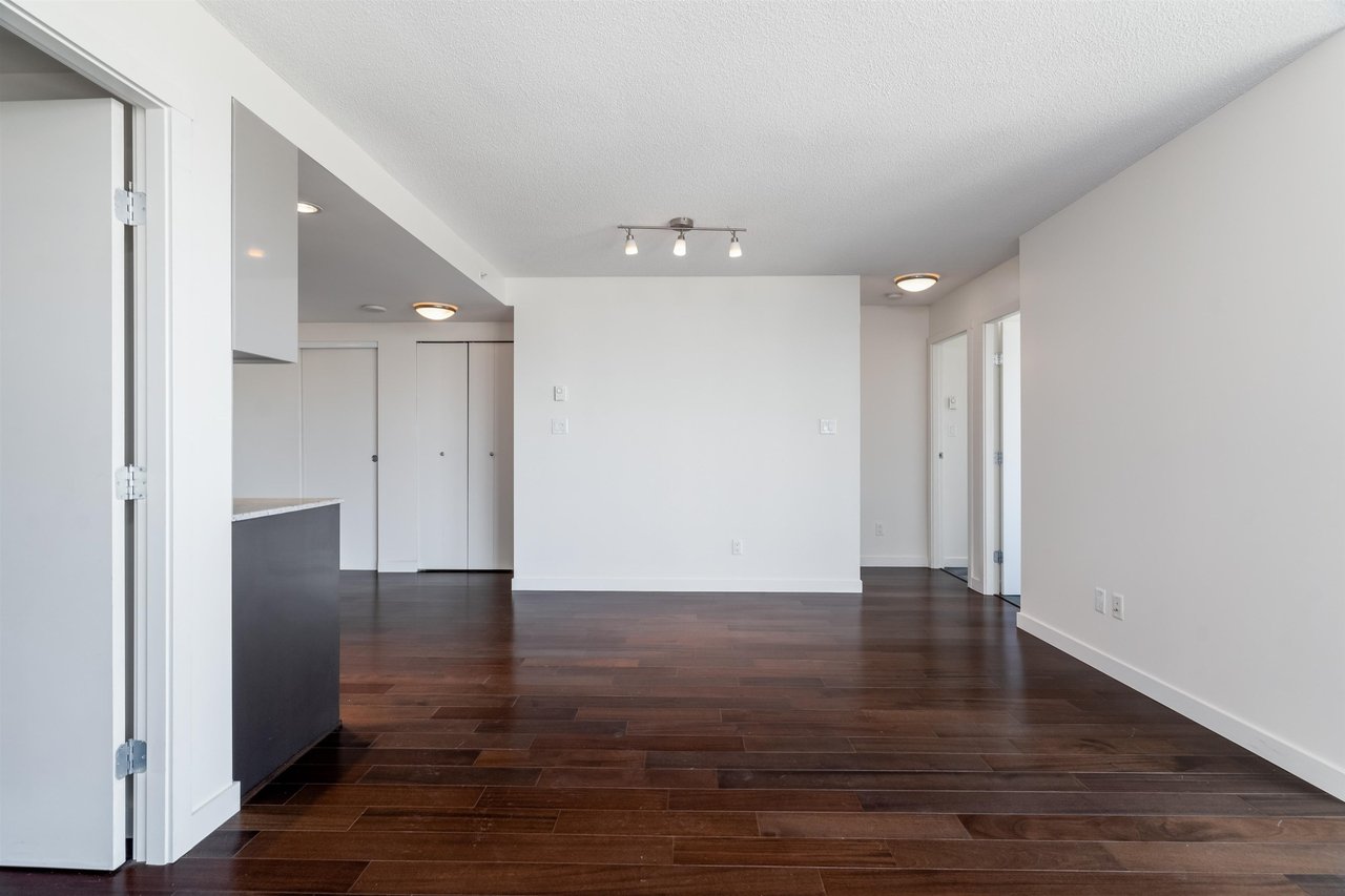 445 W 2nd Ave