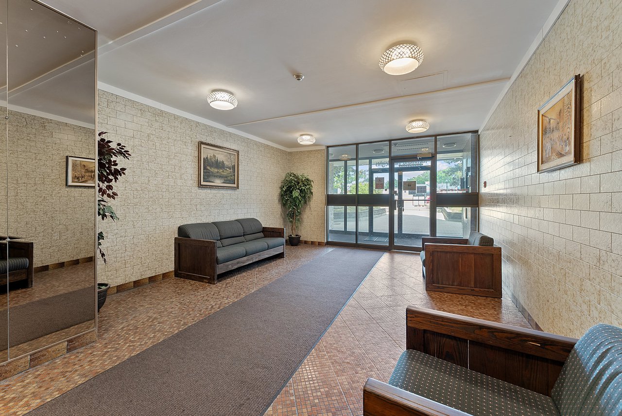 10330 Yonge Street W 707