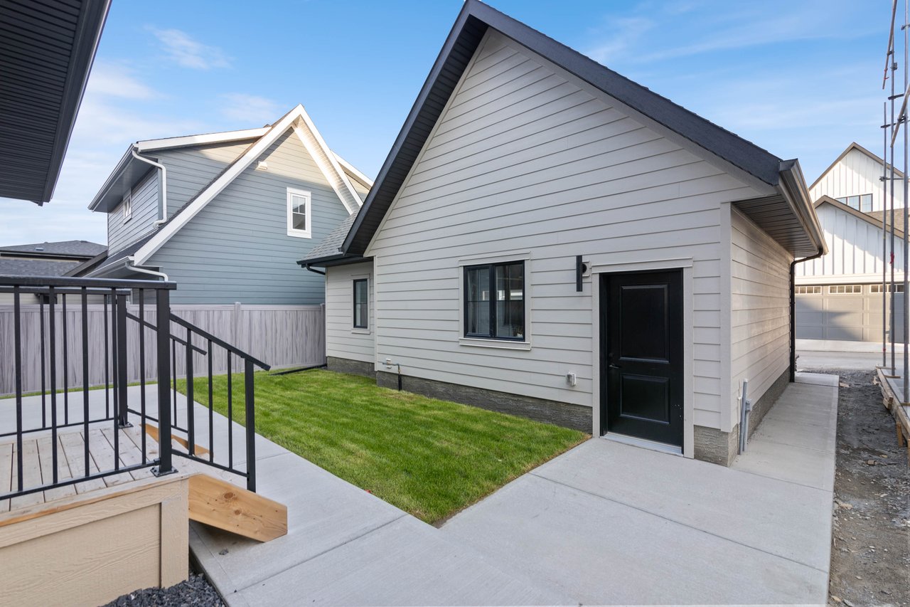 227 Calais Drive SW