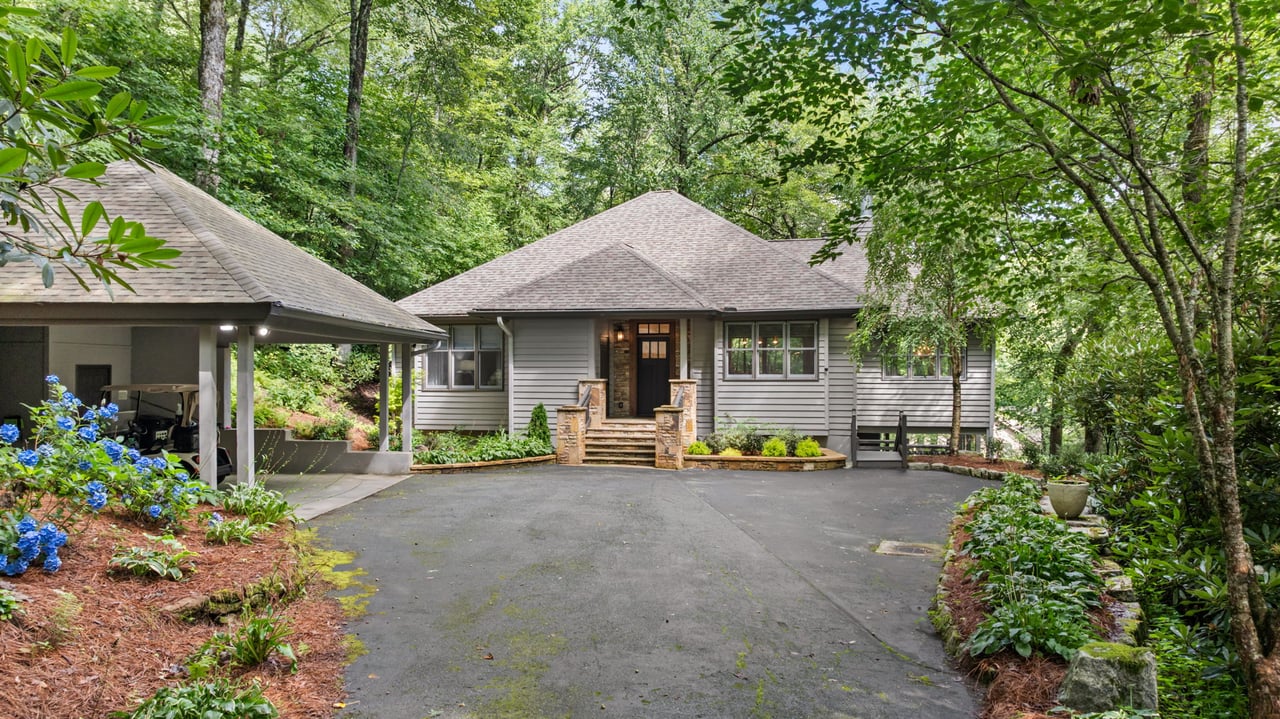 16 Hemlock Way