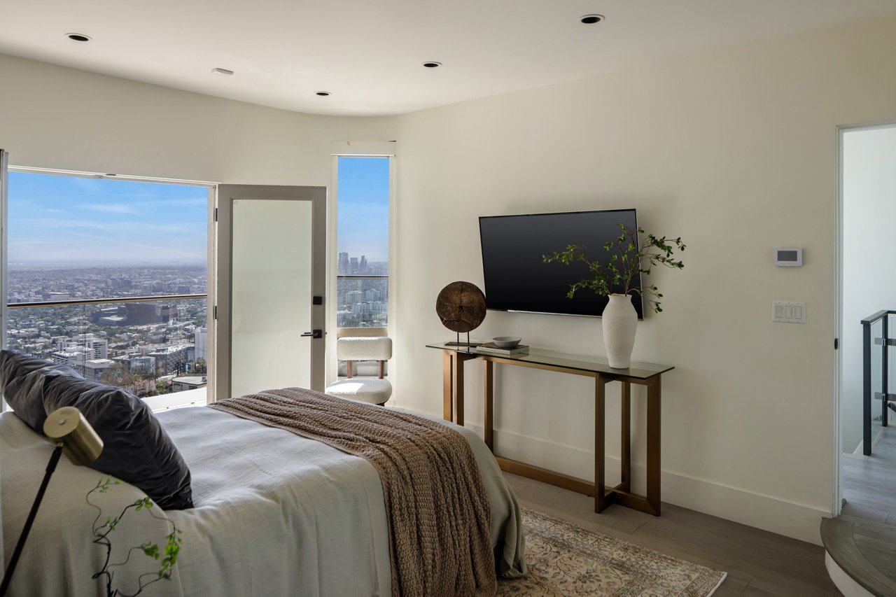 8572 Hillside Ave, Sunset Strip