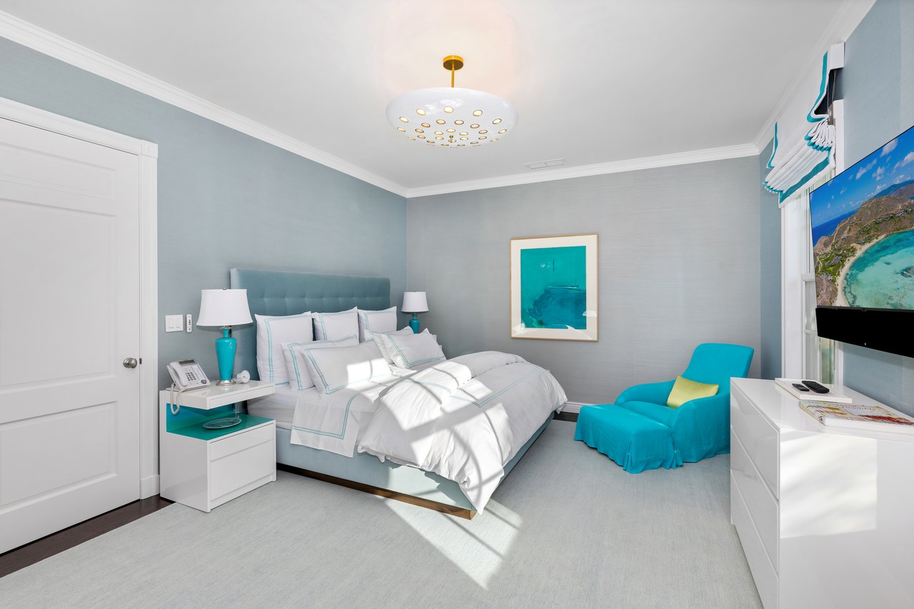 Georgian Waterfront Mansion on Everglades Island