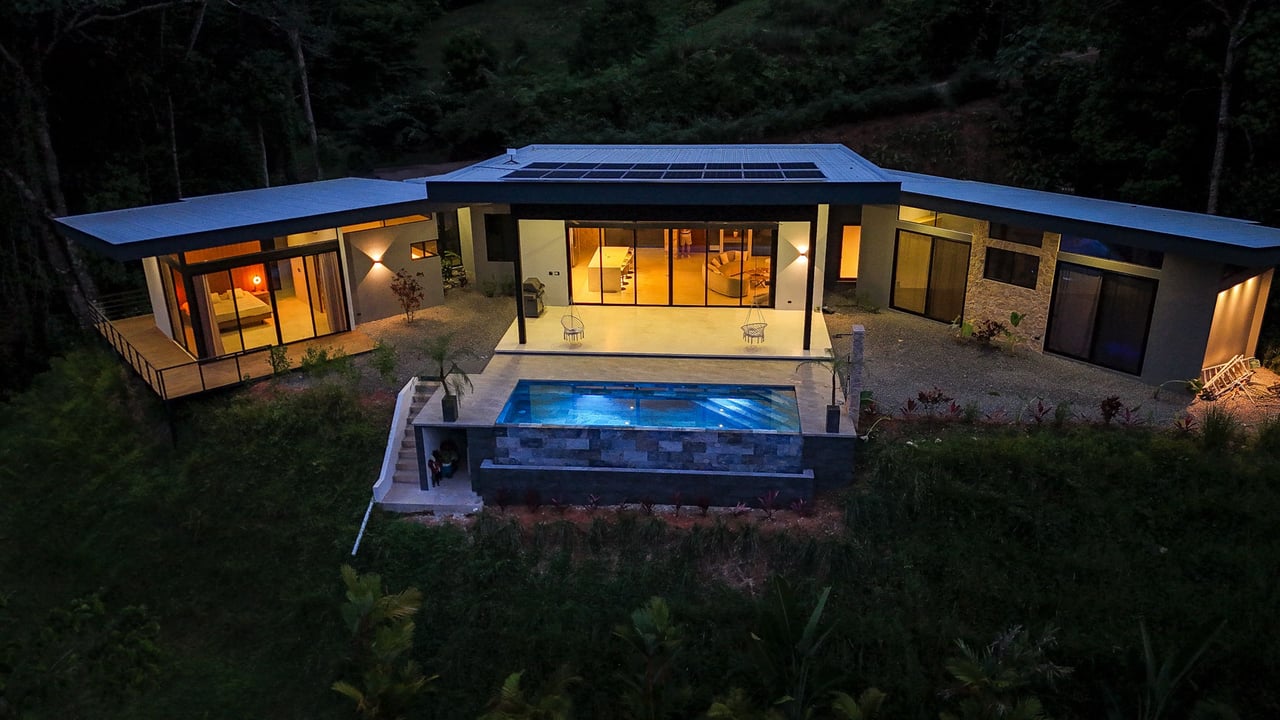 Ojochal Modern Jungle Home with Infinity Pool & Mountain Views