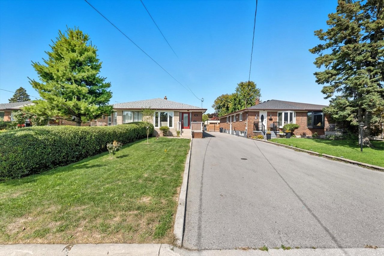 1624 Coram Cres