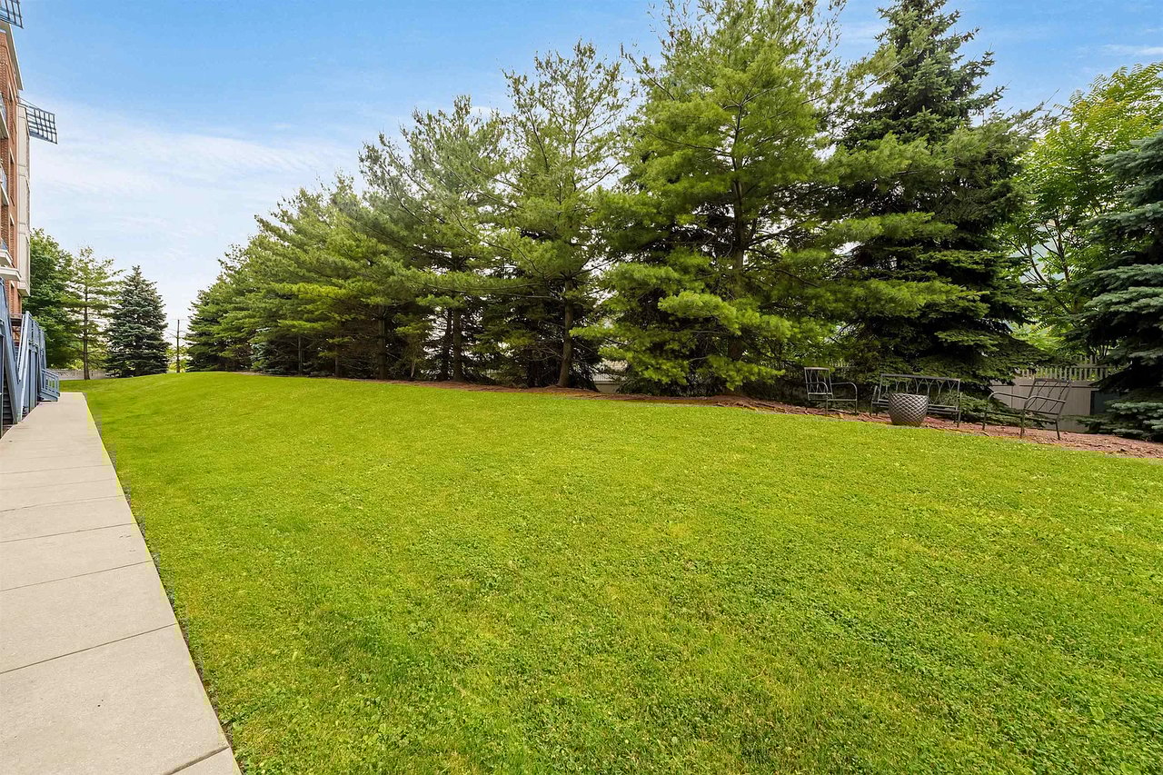 3 Greenwich Dr #112