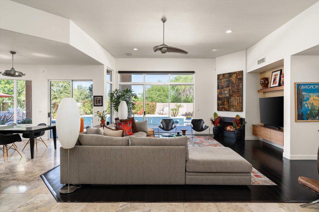 7124 E FOOTHILL Drive