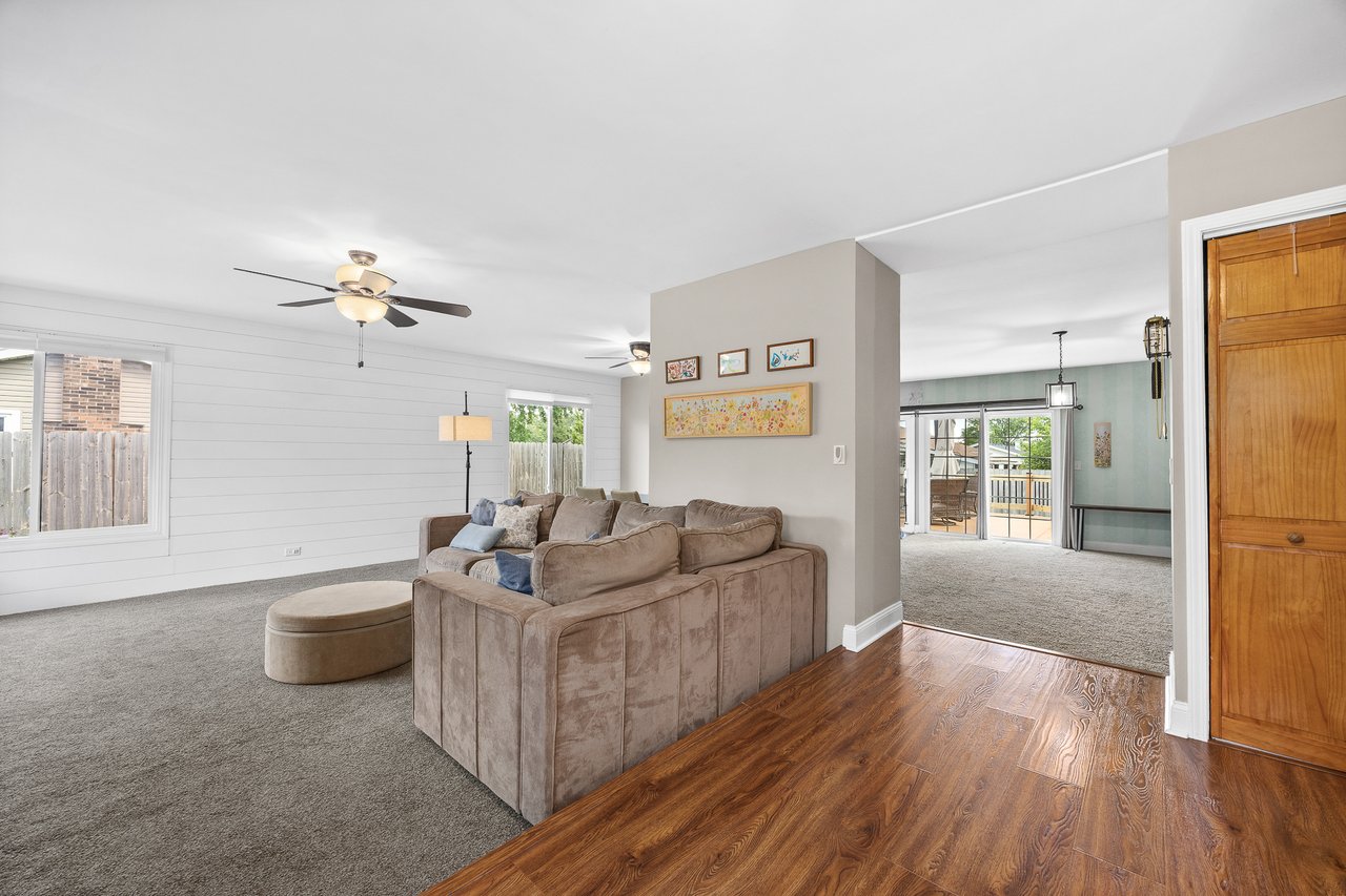230 Plymouth Ln 