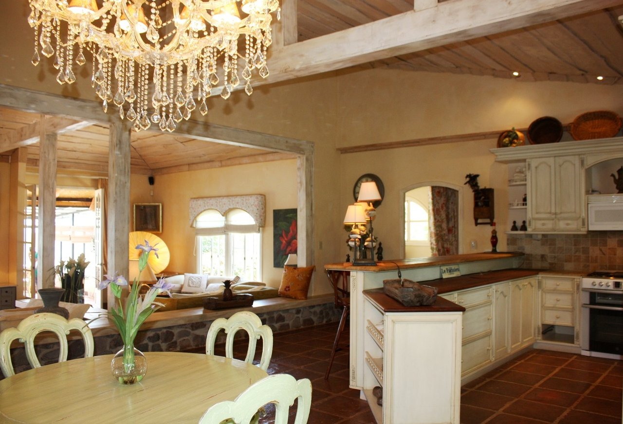 Fully Furnished Provenzal Estate