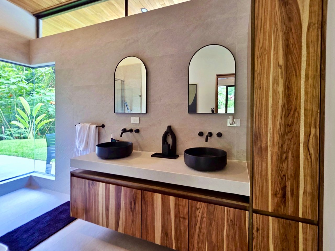 Stunning New Modern Home in Ojochal – Usable Lot Surrounded by Jungle and Creeks