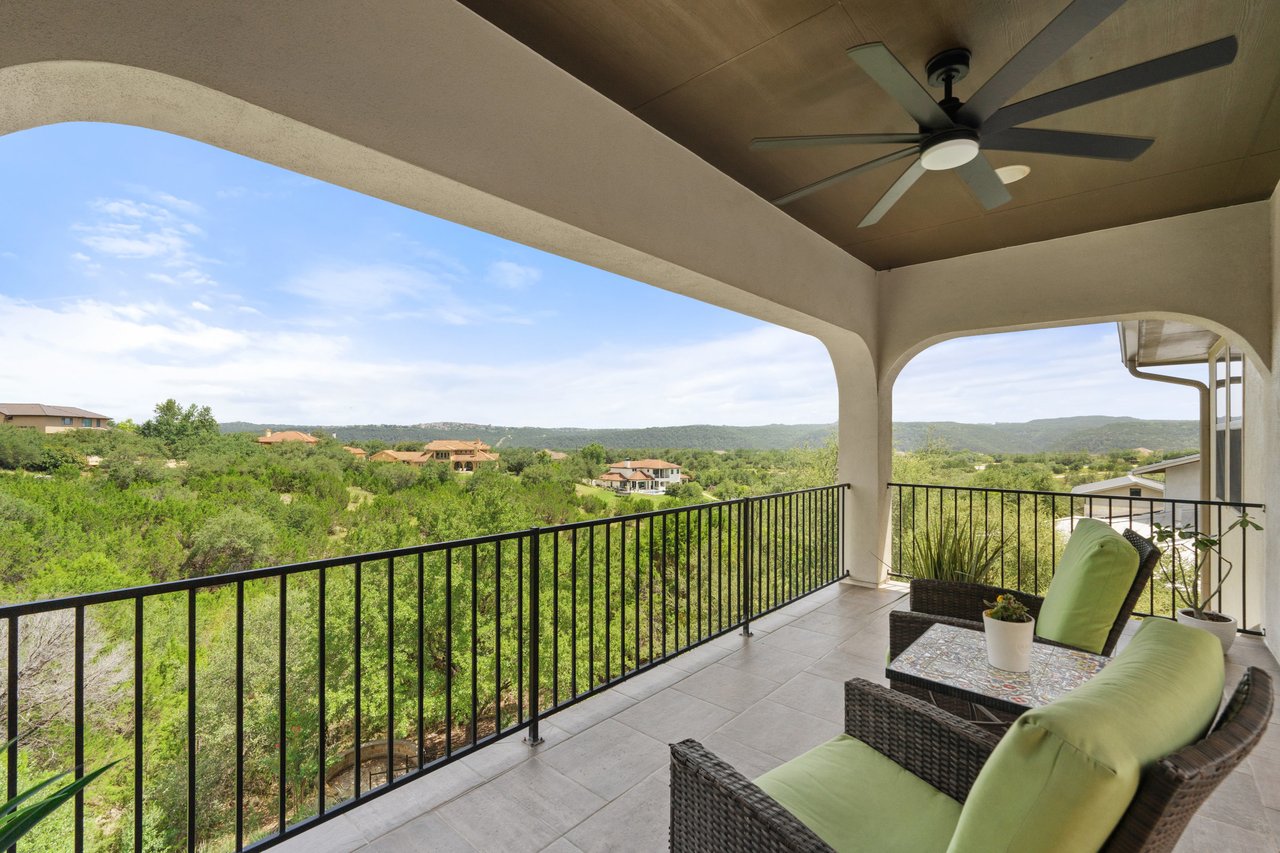Modern Transitional Luxury Home in Gated Bluffs of Steiner Ranch | Lake Austin Access + Hill Country Views | $1.9MM