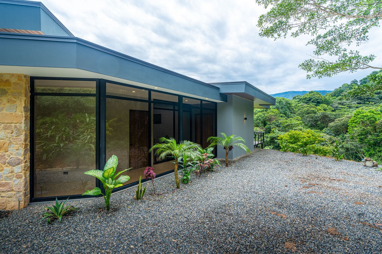Ojochal Modern Jungle Home with Infinity Pool & Mountain Views