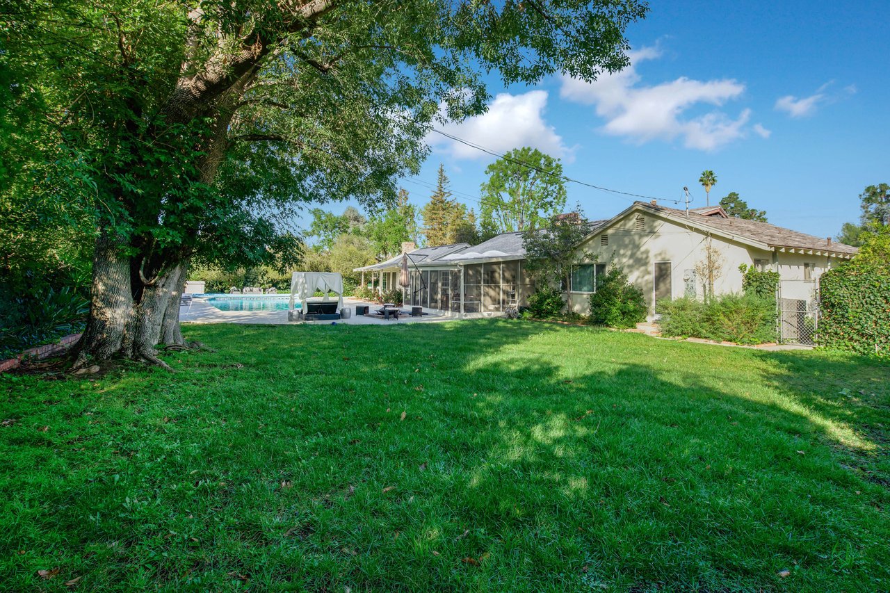 Melba Ave, 91367