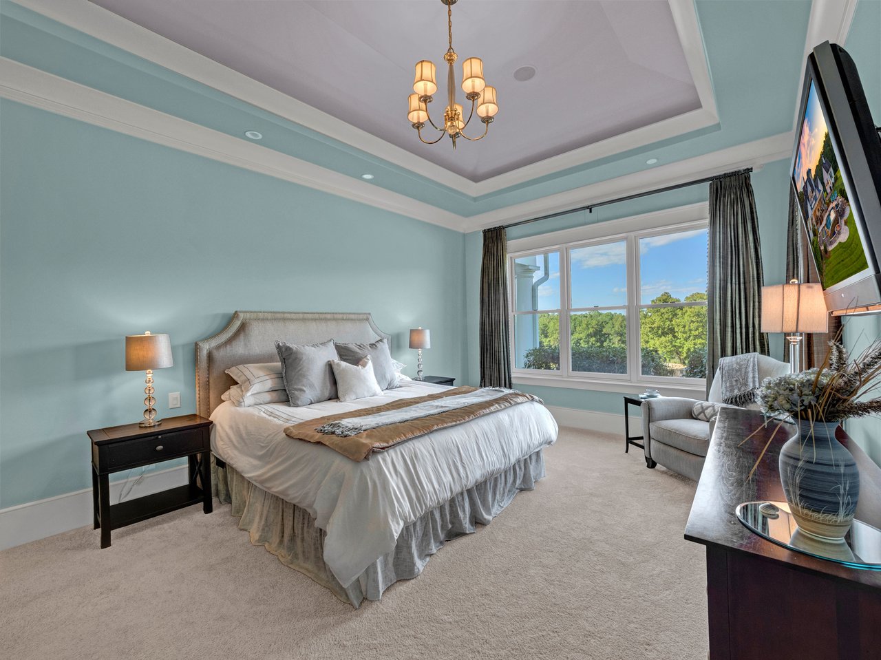 162 Acre Estate with Mountain Views