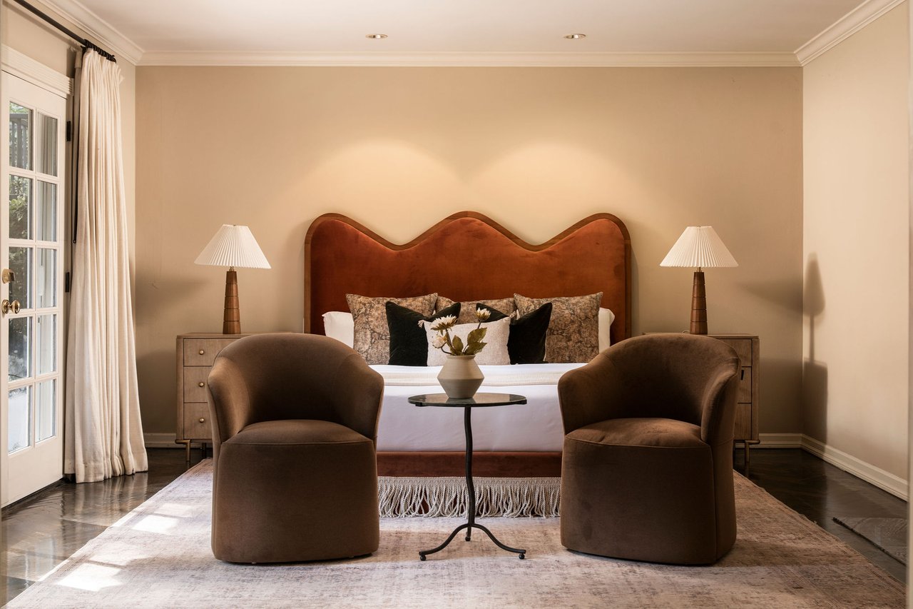 2533 Benedict Canyon Drive