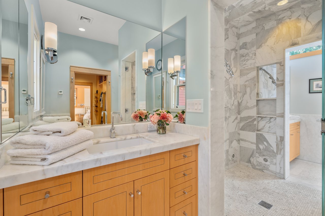  18 Ash Street, Cambridge, MA 02138