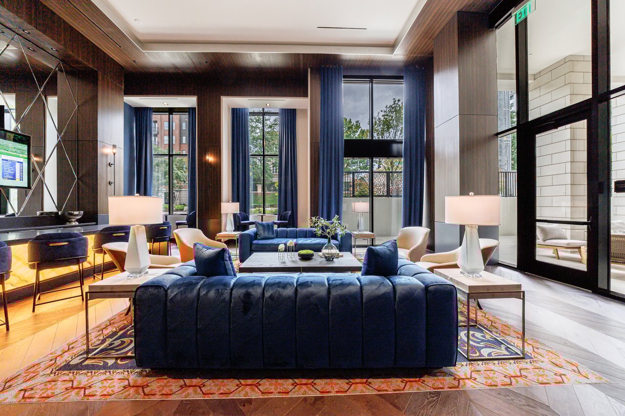 2425 Peachtree Road Unit 1806