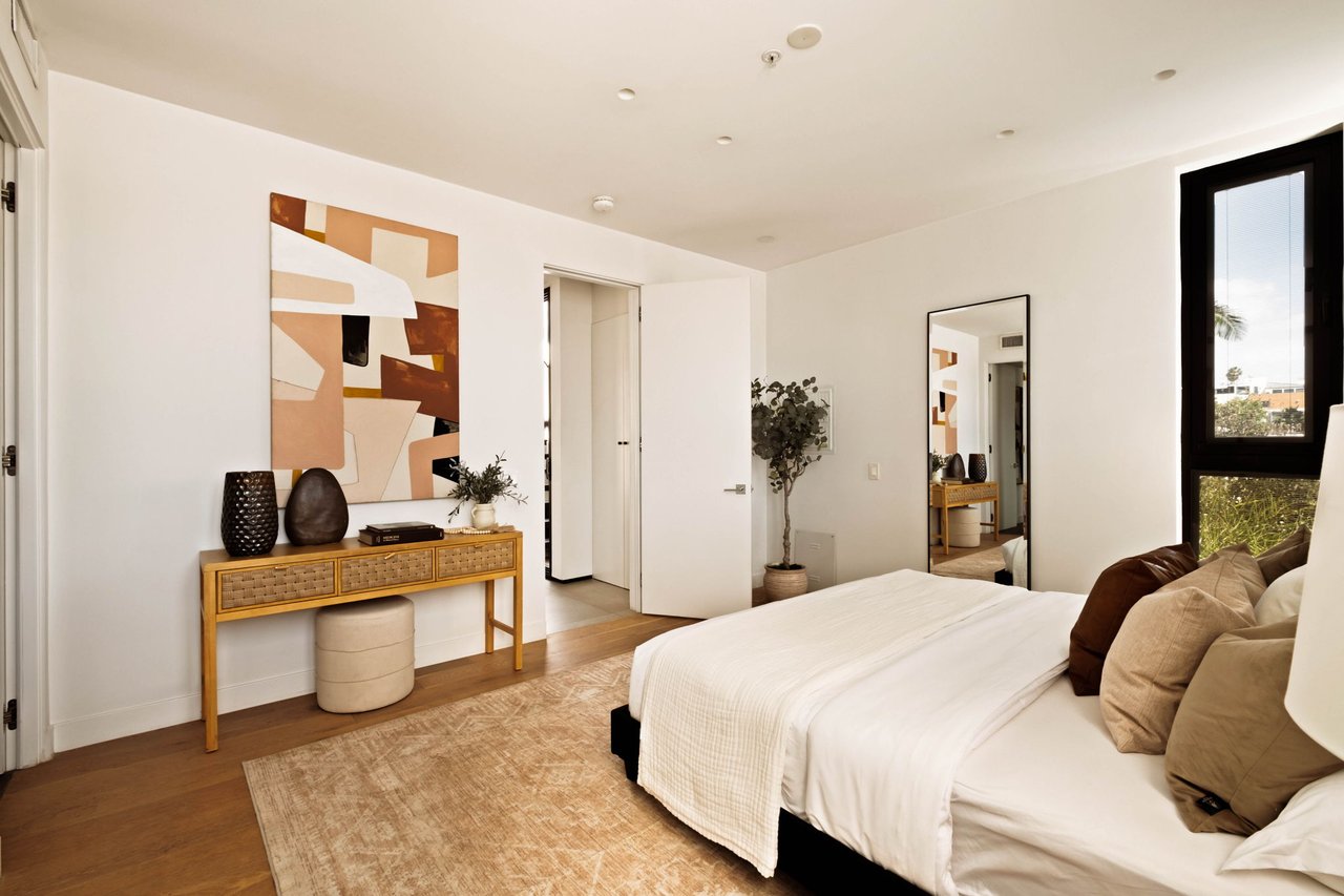 1253 N Sweetzer Ave #5, West Hollywood