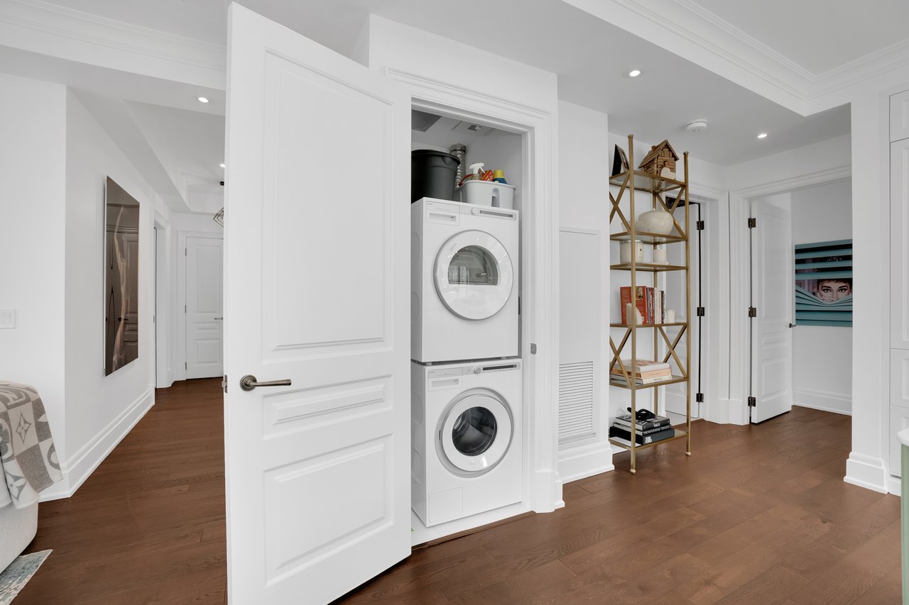 4 The Kingsway #404, Toronto Ontario