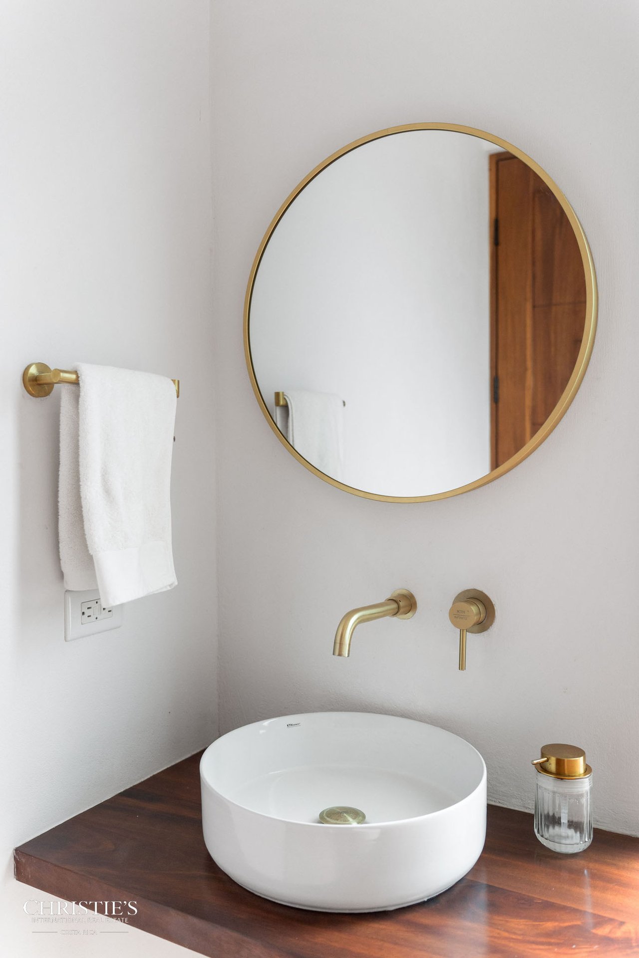 Casa Lola – Contemporary Beachside Oasis in Playa Grande