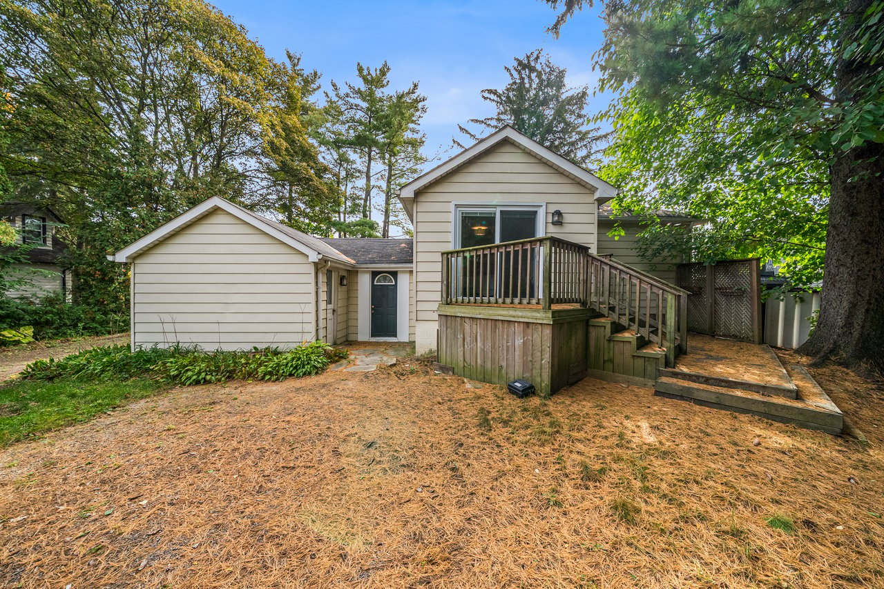 1141 Lakeshore Rd W