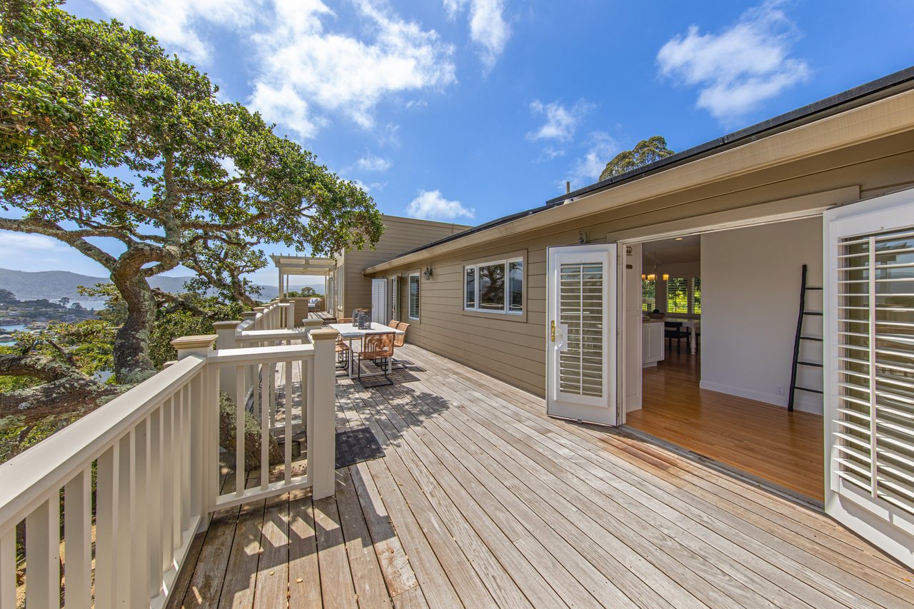 Picturesque and Private View Residence