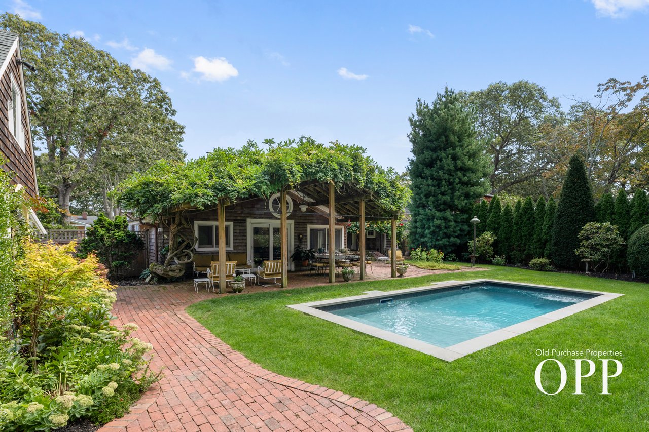 CEDAR-SHINGLED BEAUTY WITH POOL