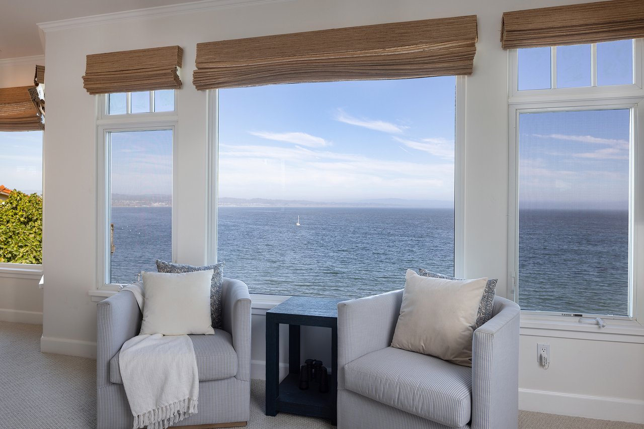 Capitola Oceanfront Retreat - 4840 Cliff Drive