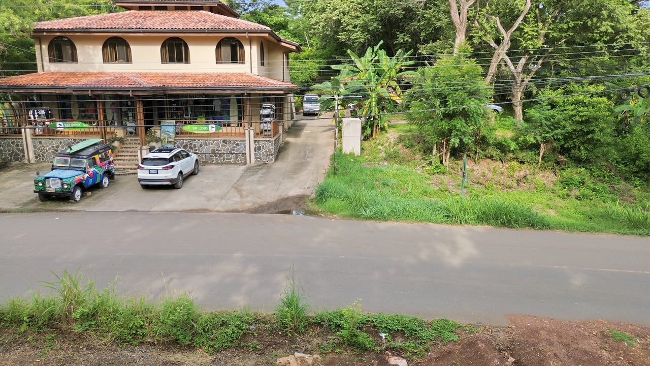 1,000 M2 Coastal Lot with Permits – Playa Grande 