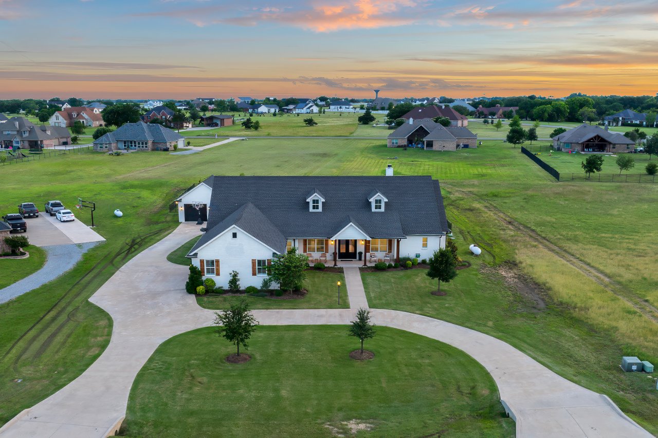 36 Mirror Lakes Court