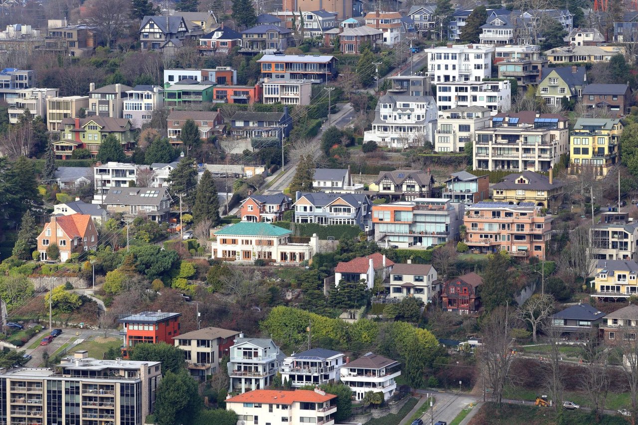 🏡 Should You Wait to Buy a Home in Seattle or Jump In Now?