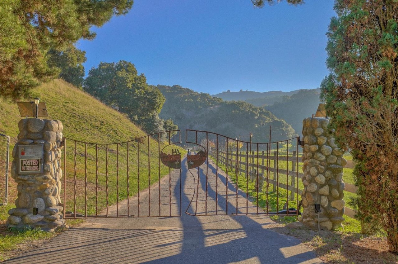 384 Corral De Tierra 