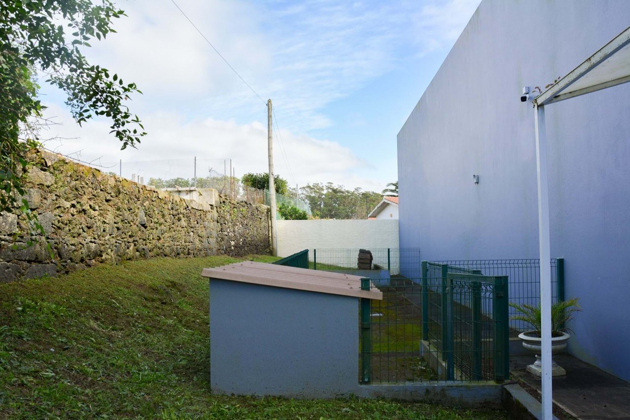 Luxury 4-Bedroom Villa with Indoor Pool – São Miguel, Azores