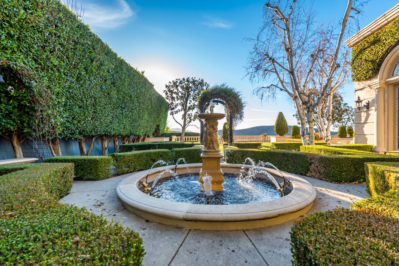 996 Vista Ridge Lane