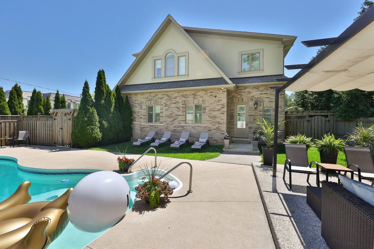 390 Seaton Drive, Oakville