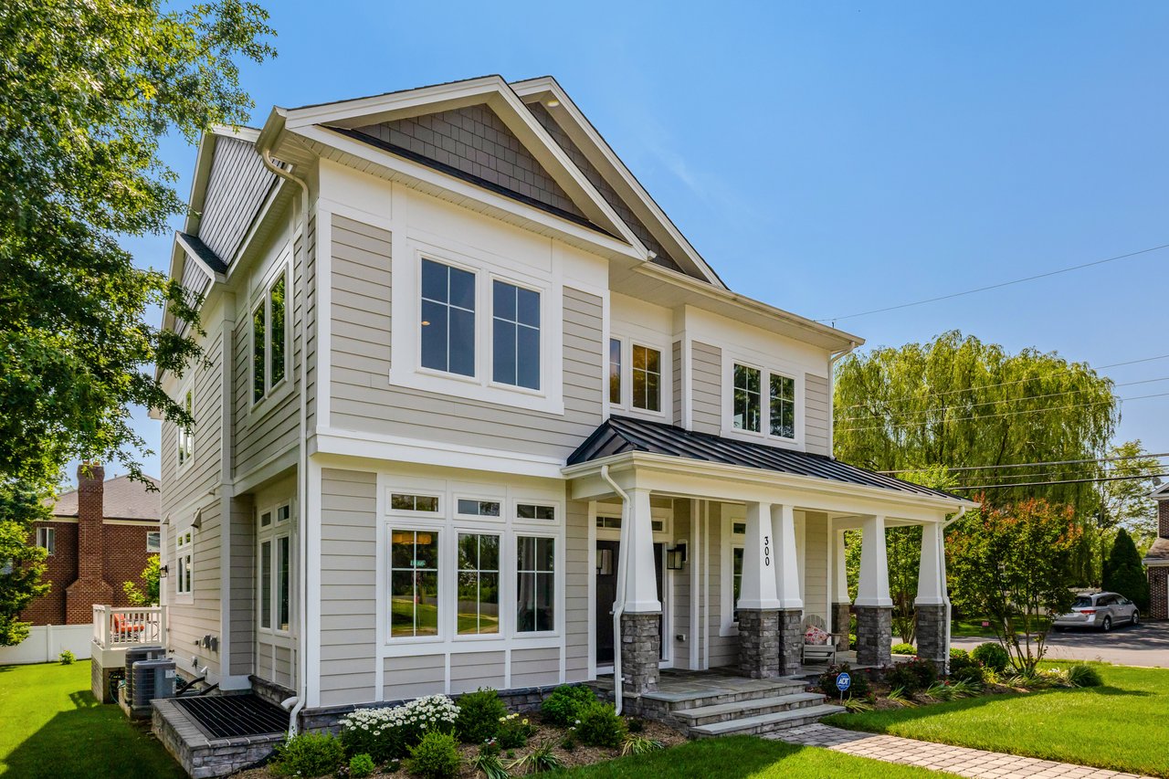 300 Jade Ct NW