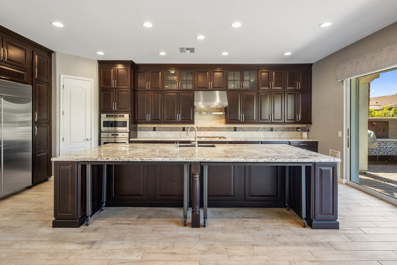 2932 E Madison Vistas