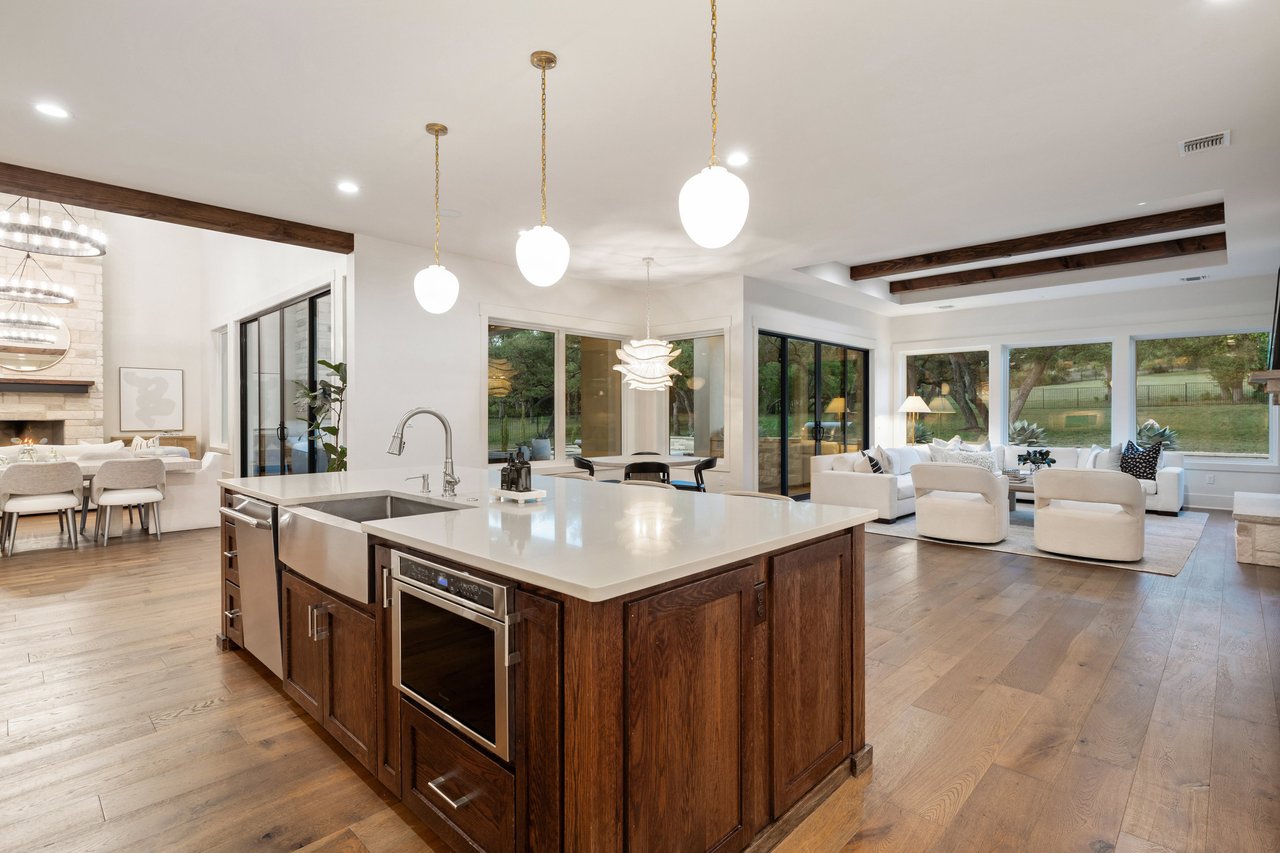 8325 Lakewood Ridge Cv