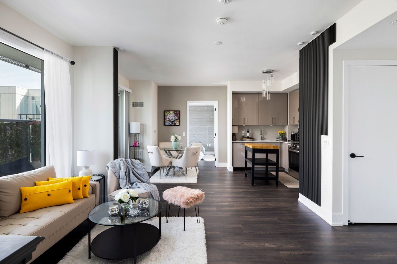 720-2450 Old Bronte Road Unit: 720