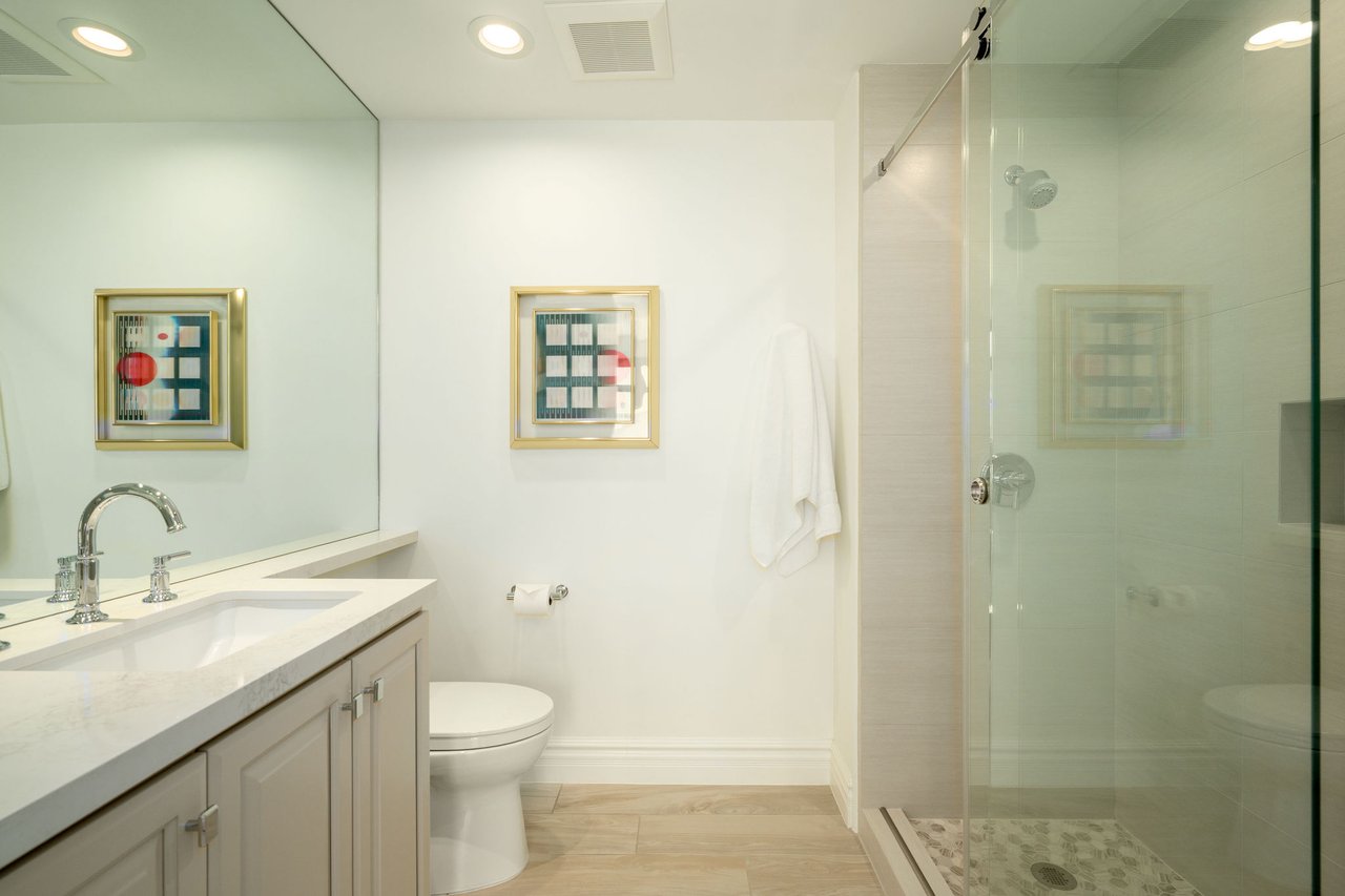 7175 E CAMELBACK Road, 301
