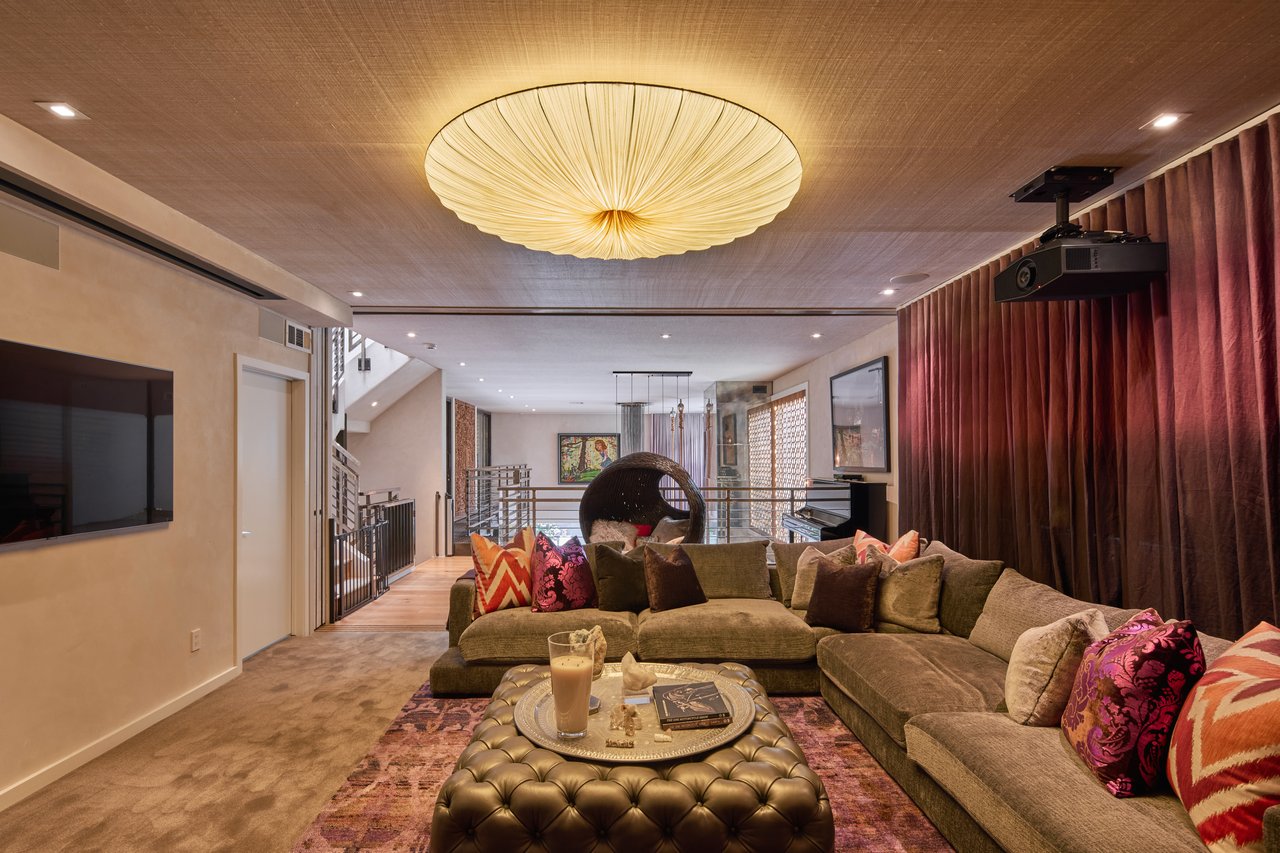 33 26th Ave