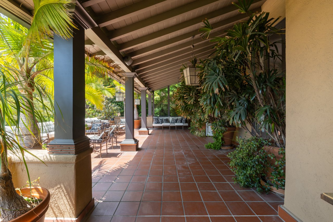 6964 Los Tilos Rd, Hollywood Hills