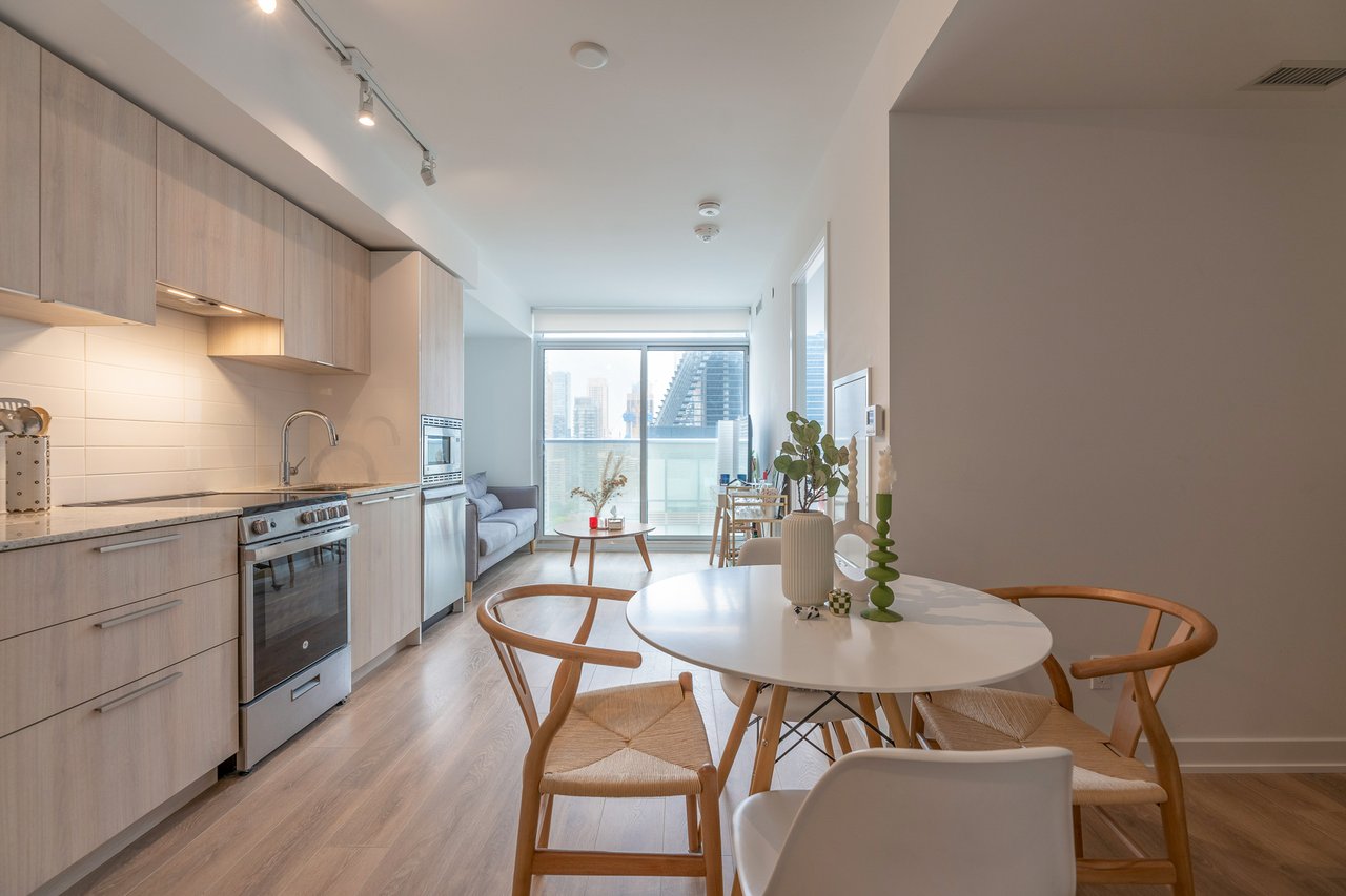 501 Yonge St Ste 2503