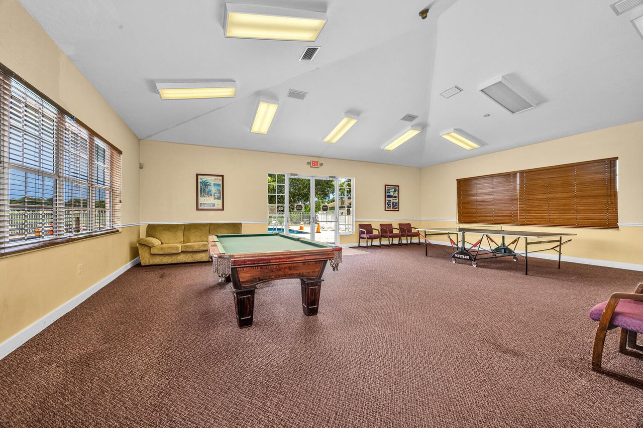 Lakefront Townhouse in Pembroke Pines