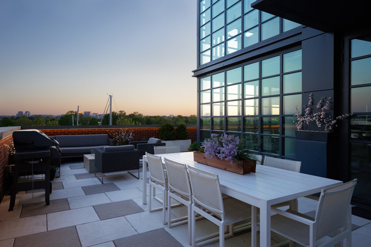 45 Sutton Square SW #306