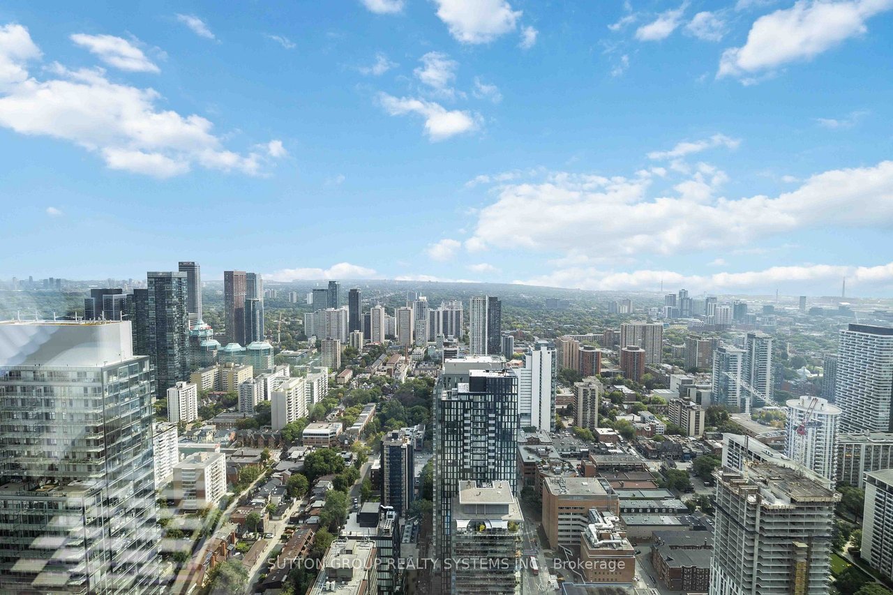 YORKVILLE PENTHOUSE LIVING