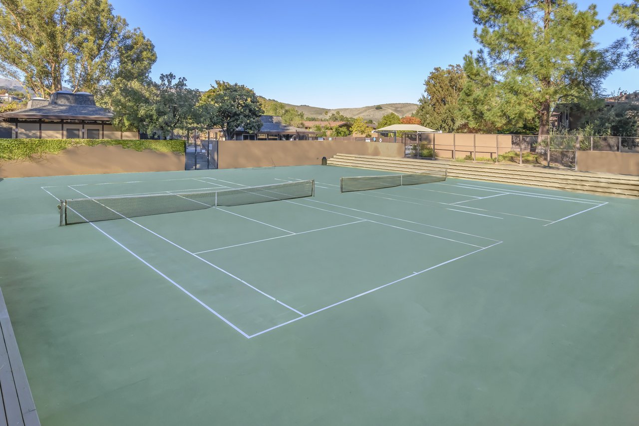 Charming Condo Offering Country Club Appeal